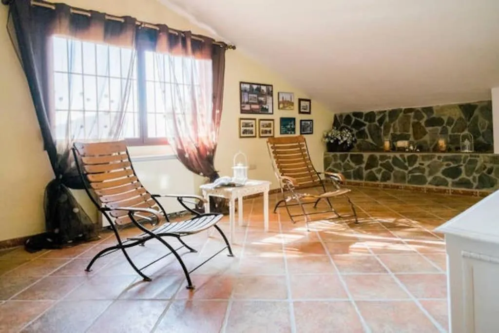 Villa El Pino: With Private Pool Sayalonga Spain