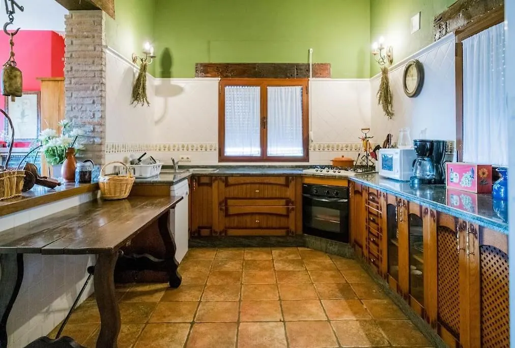 Villa El Pino: With Private Pool Sayalonga
