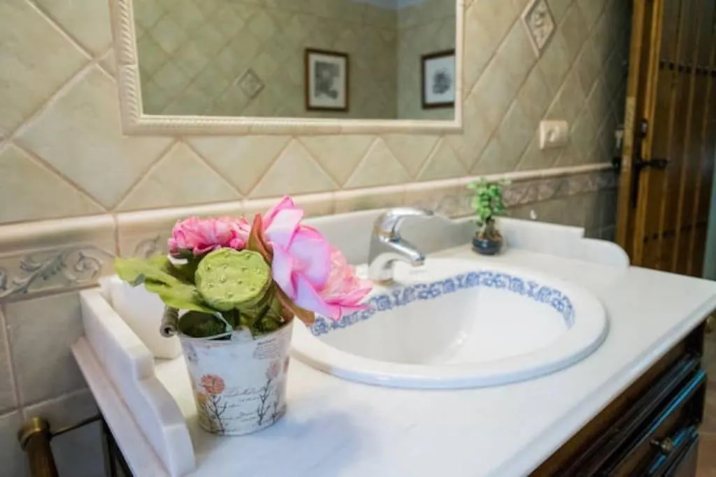 Villa El Pino: With Private Pool Sayalonga