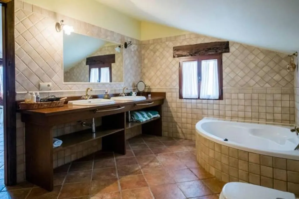 Villa El Pino: With Private Pool Sayalonga