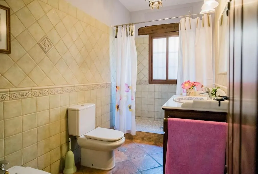 Villa El Pino: With Private Pool Sayalonga