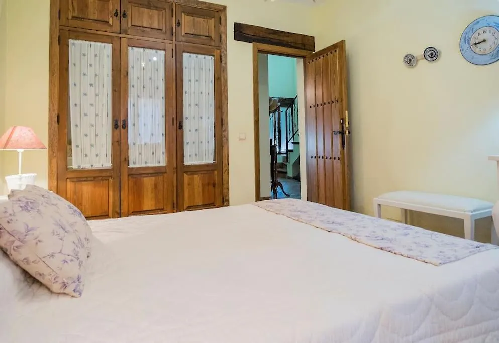 Villa El Pino: With Private Pool Sayalonga