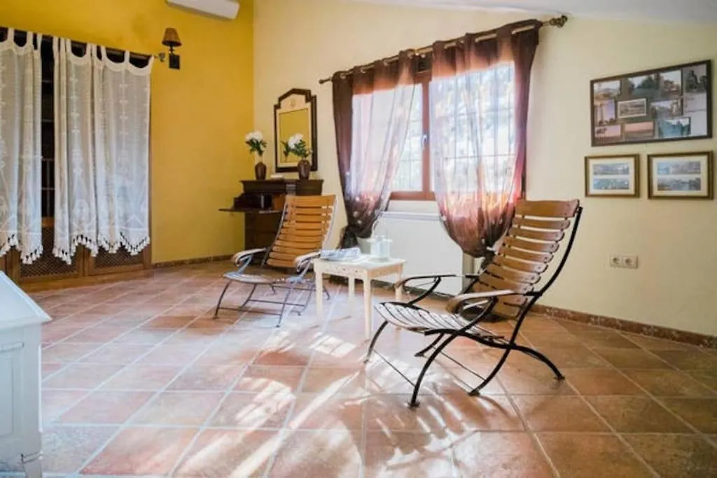 Villa El Pino: With Private Pool Sayalonga Spain