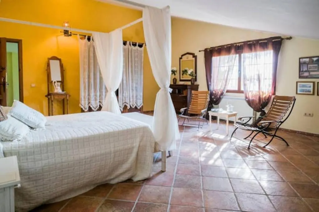 Villa El Pino: With Private Pool Sayalonga