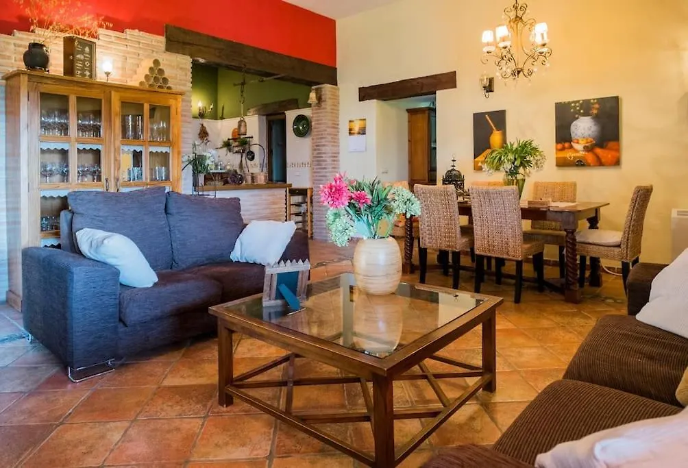 Villa El Pino: With Private Pool Sayalonga