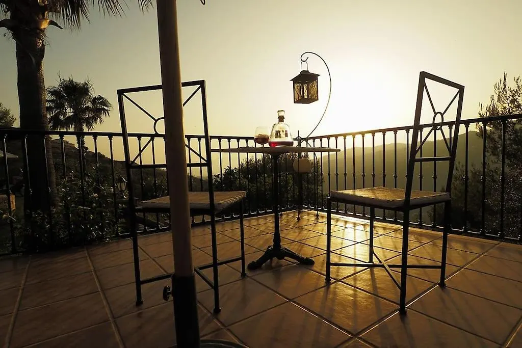 Villa El Pino: With Private Pool Sayalonga