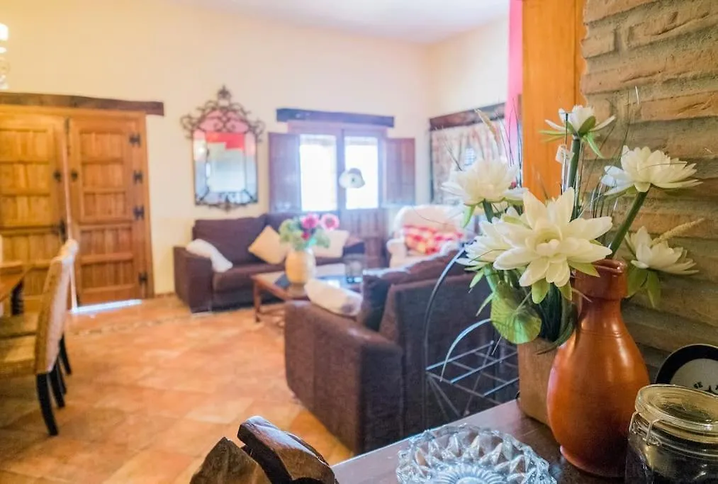 Villa El Pino: With Private Pool Sayalonga