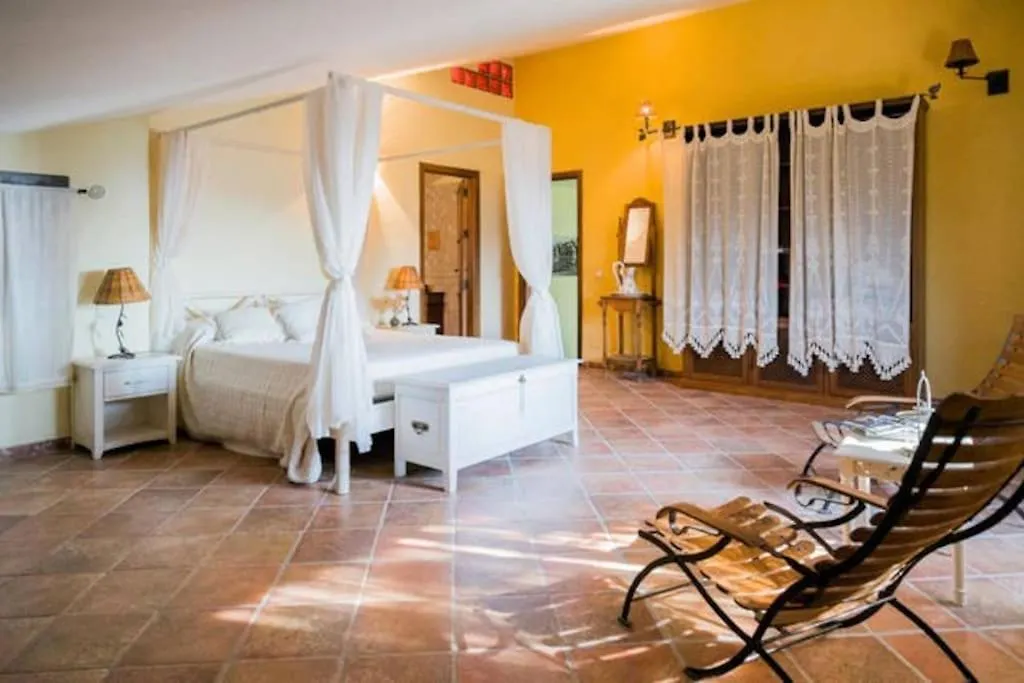 Villa El Pino: With Private Pool Sayalonga Spain