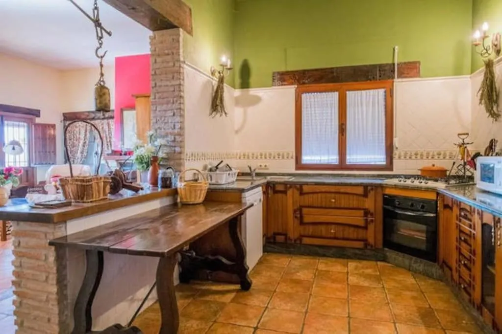 Villa El Pino: With Private Pool Sayalonga