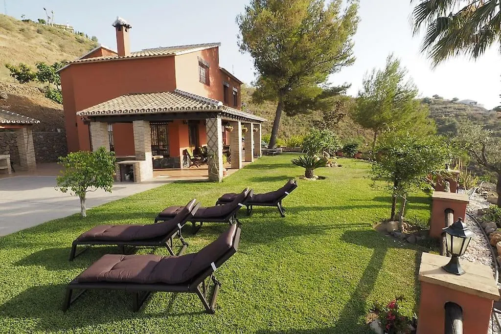Villa El Pino: With Private Pool Sayalonga