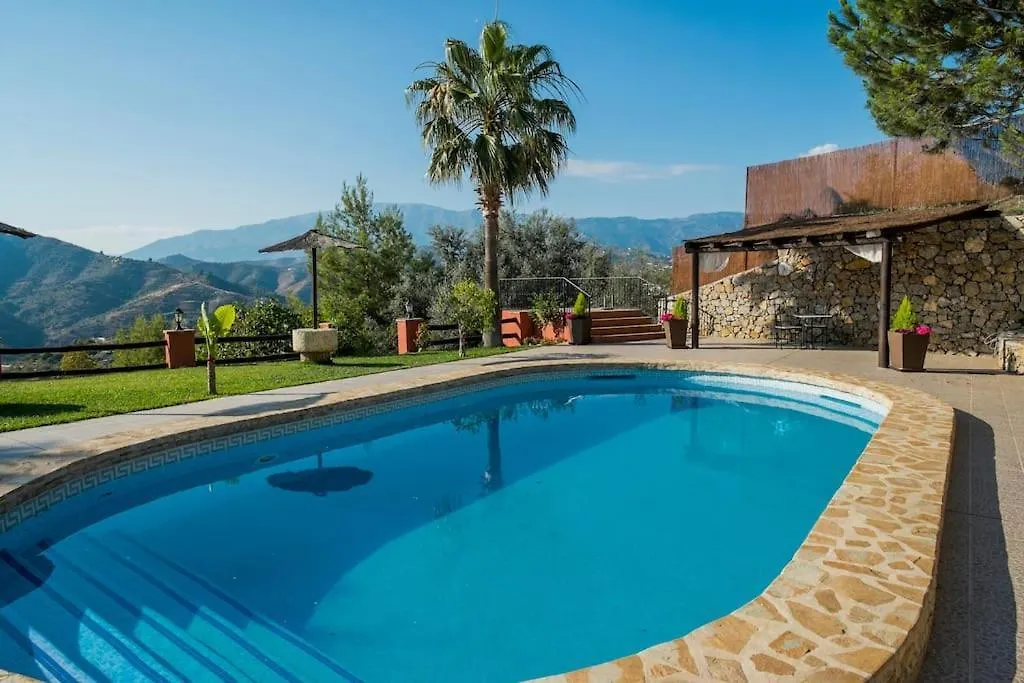 Villa El Pino: With Private Pool Sayalonga