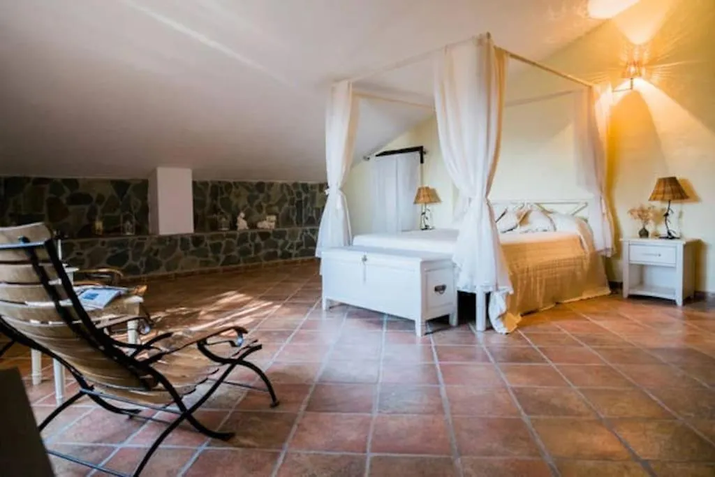 Villa El Pino: With Private Pool Sayalonga