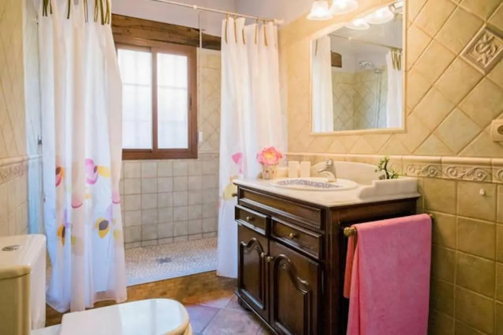Villa El Pino: With Private Pool Sayalonga 西班牙