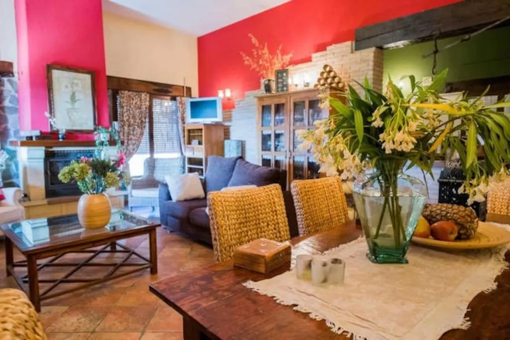 Villa El Pino: With Private Pool Sayalonga 西班牙